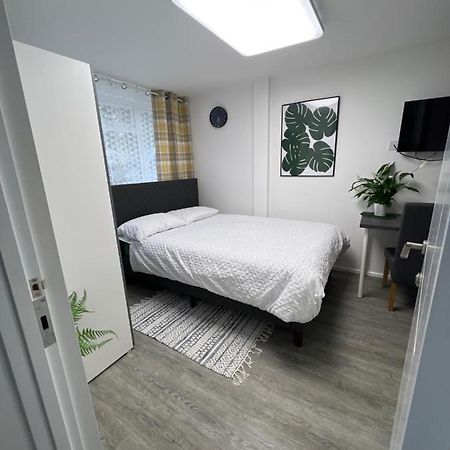 Studio In Private House Near Central Milton Keynes公寓 外观 照片