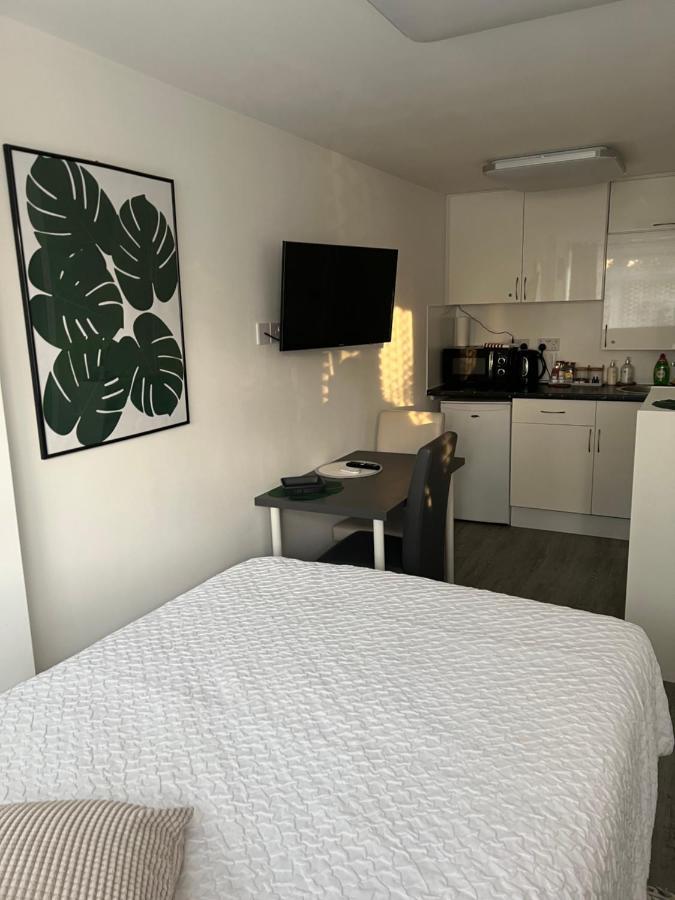 Studio In Private House Near Central Milton Keynes公寓 外观 照片
