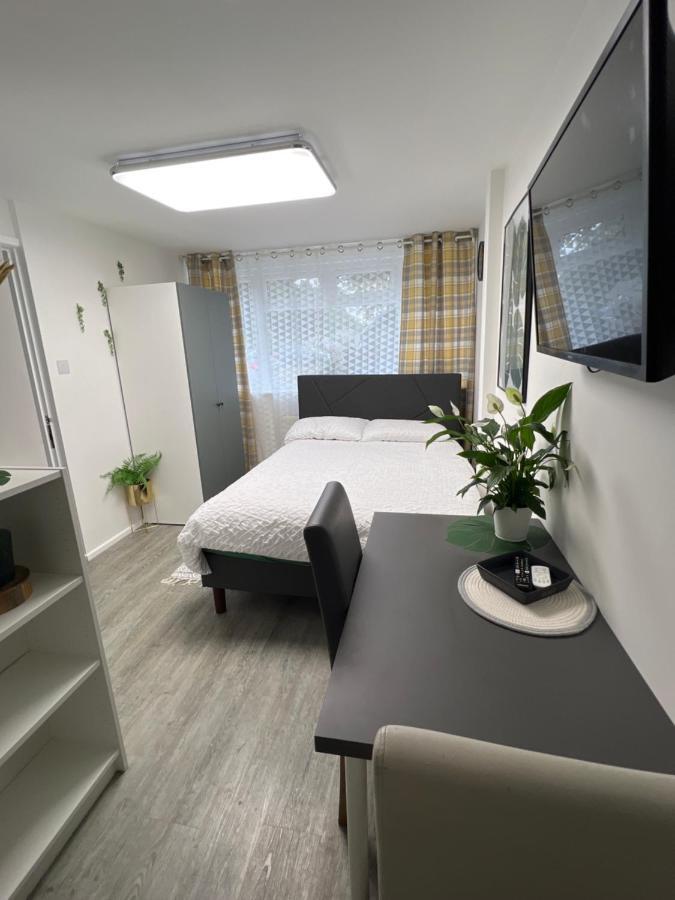 Studio In Private House Near Central Milton Keynes公寓 外观 照片